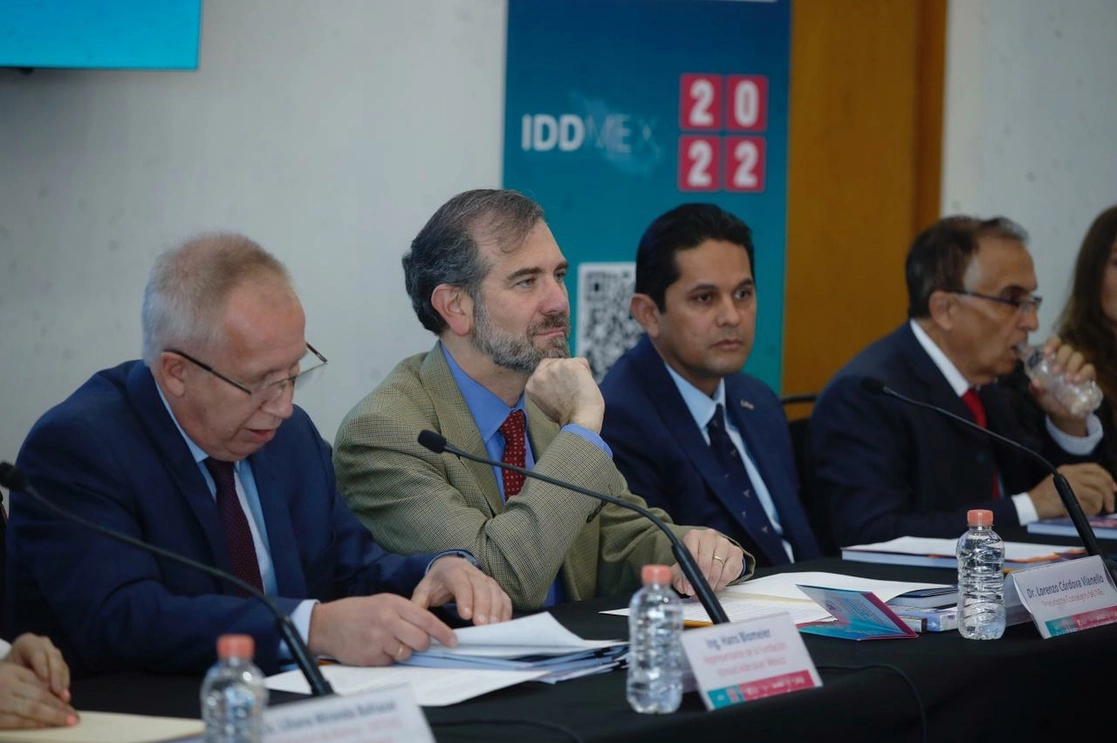 El consejero presidente del INE, Lorenzo Córdova, encabezó la presentación del Índice de Desarrollo Democrático de México 2022. Foto Cristina Rodríguez