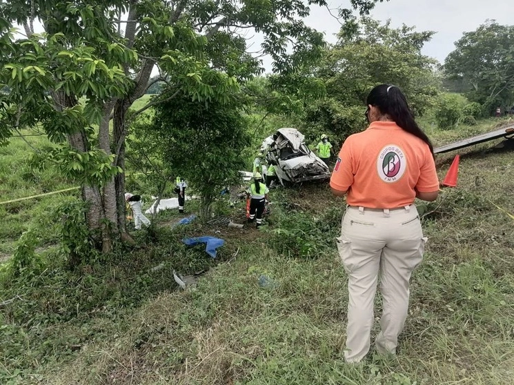 Agentes del INM y personal de Grupos Beta acudieron al lugar para brindar la atención necesaria y trasladaron de inmediato a los lesionados al Hospital Regional de Cárdenas y a la Clínica Particular El Carmen. Foto tomada de Twitter @INAMI_mx