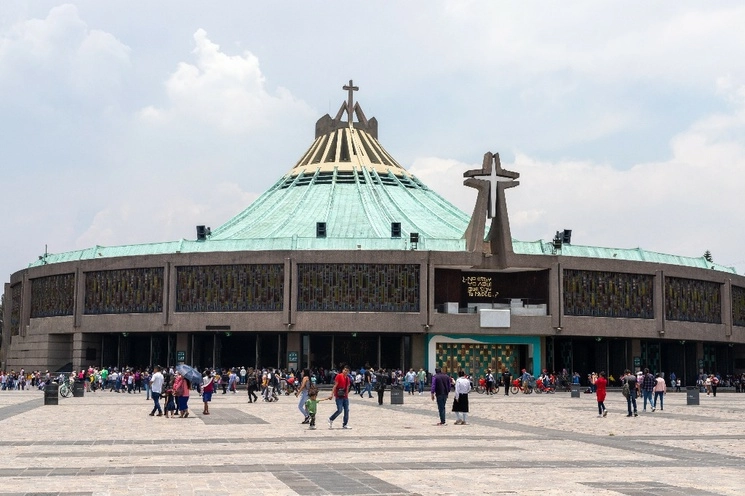 Vista exterior de la Basílica de Guadalupe, en la Ciudad de México. Foto Pablo Ramos