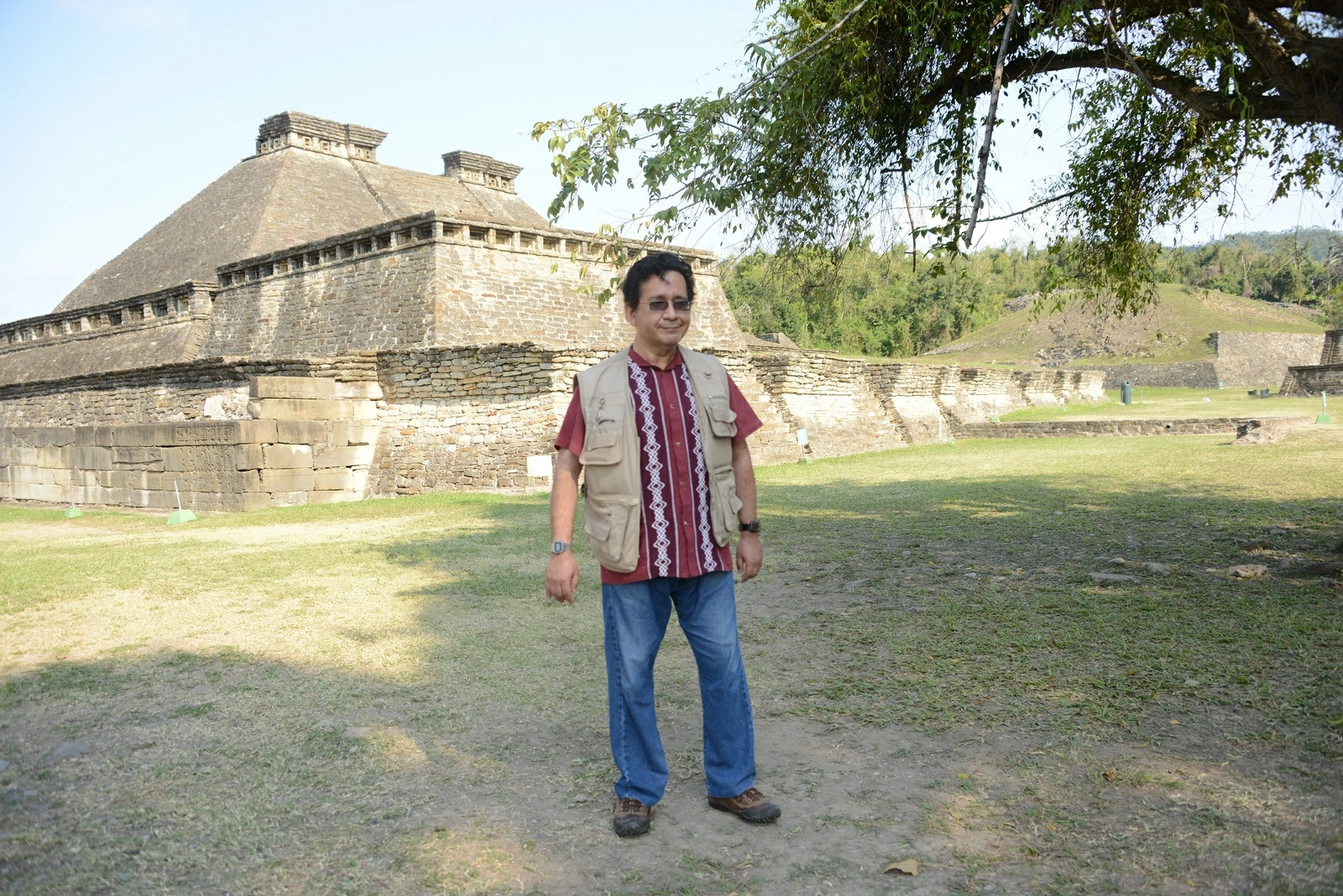 Fue un destacado conocedor de las tradiciones líticas mesoamericanas, reconocido por sus aportes sobre las culturas olmeca, maya, totonaca, tolteca y teotihuacana. Durante su gestión en Tajín, promovió la optimización de las instalaciones, del área de campamento y del museo de sitio.  Foto Mauricio Marat / INAH