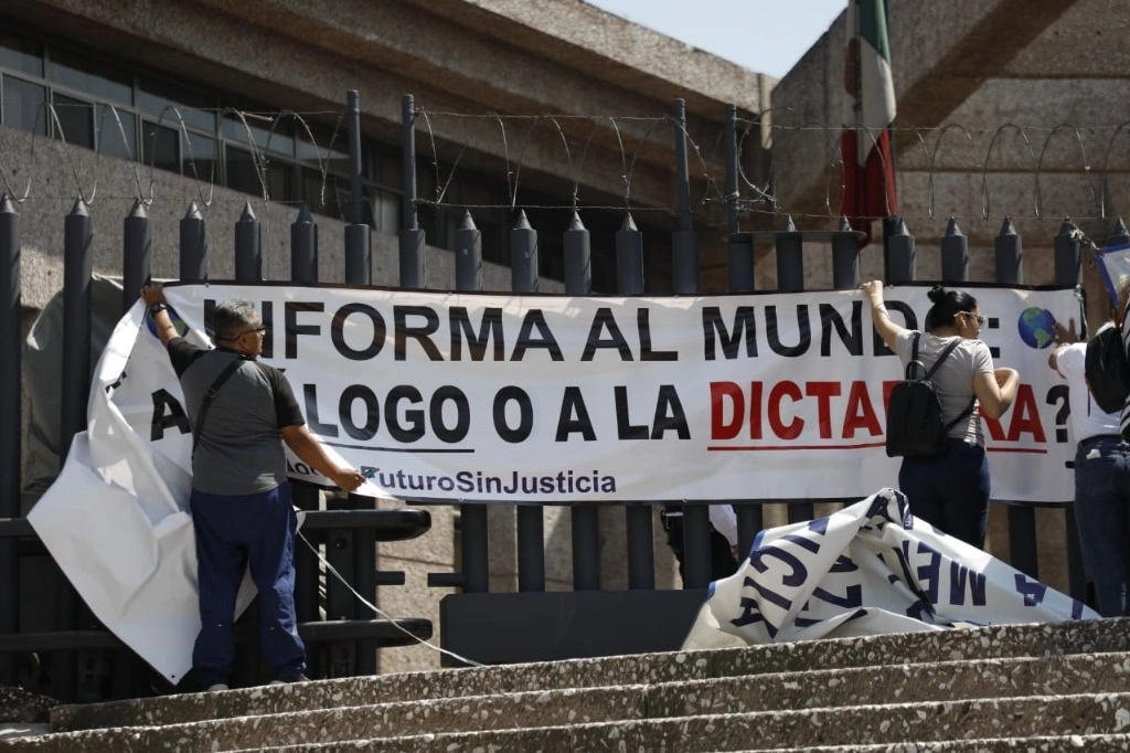 La Jufed reiteró que les “alarma profundamente” que las suspensiones concedidas en los juicios de amparo promovidos contra la reforma judicial hayan sido vulneradas por los poderes Ejecutivo y Legislativo. Foto Jorge Ángel Pablo García.