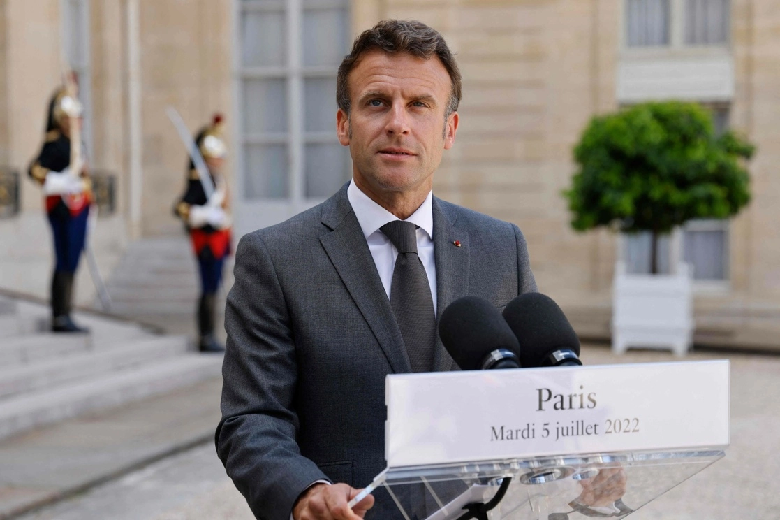 El presidente de Francia, Emmanuel Macron, durante una declaración luego de una reunión con el primer ministro de Israel, Yaïr Lapid, en el palacio del Elíseo en París, el 5 de julio de 2022. Foto Afp
