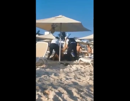 En redes sociales, la pareja fue defendida al señalar que las playas son públicas y se planea una protesta el próximo domingo en el frente del playa de Mamita’s Beach Club. Foto @Anonymous196307