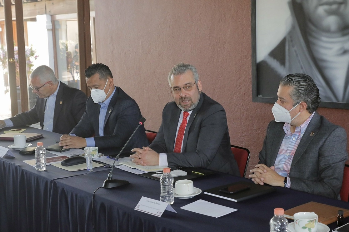 El gobernador de Michoacán, Alfredo Ramírez Bedolla, encabeza reunión de gabinete, el 31 de enero de 2022. Foto tomada del Twitter de @ARBedolla