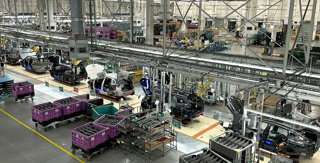Las asociaciones representantes de la industria automotriz mexicana (AMIA, INA, AMDA, ANPACT) calificaron de lamentable la imposición unilateral del 25% de aranceles a las mercancías provenientes de México. Foto Paco Del Toro.