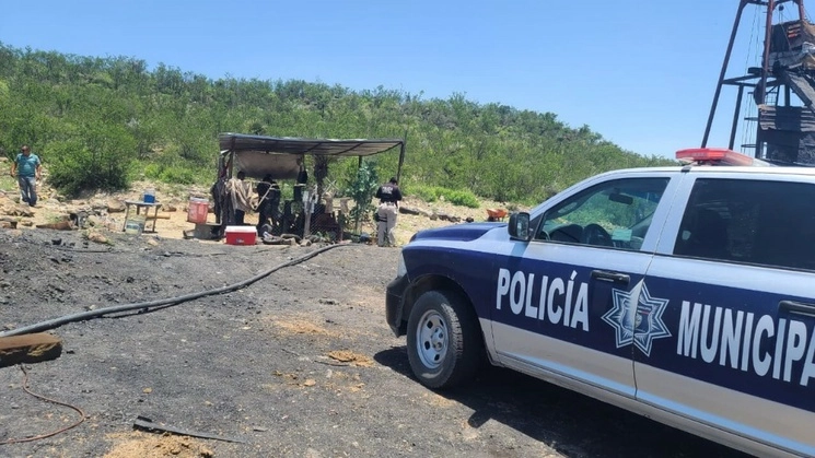 Al menos dos trabajadores se encuentran atrapados tras el accidente. Foto Gobierno de Coahuila