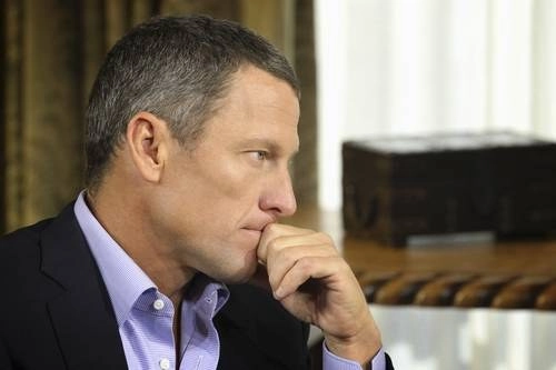 "Esto comienza fuerte, yo tenía probablemente 21 años", dijo el pedalista Lance Armstrong sobre su primera experiencia de dopaje. Foto Ap / Archivo