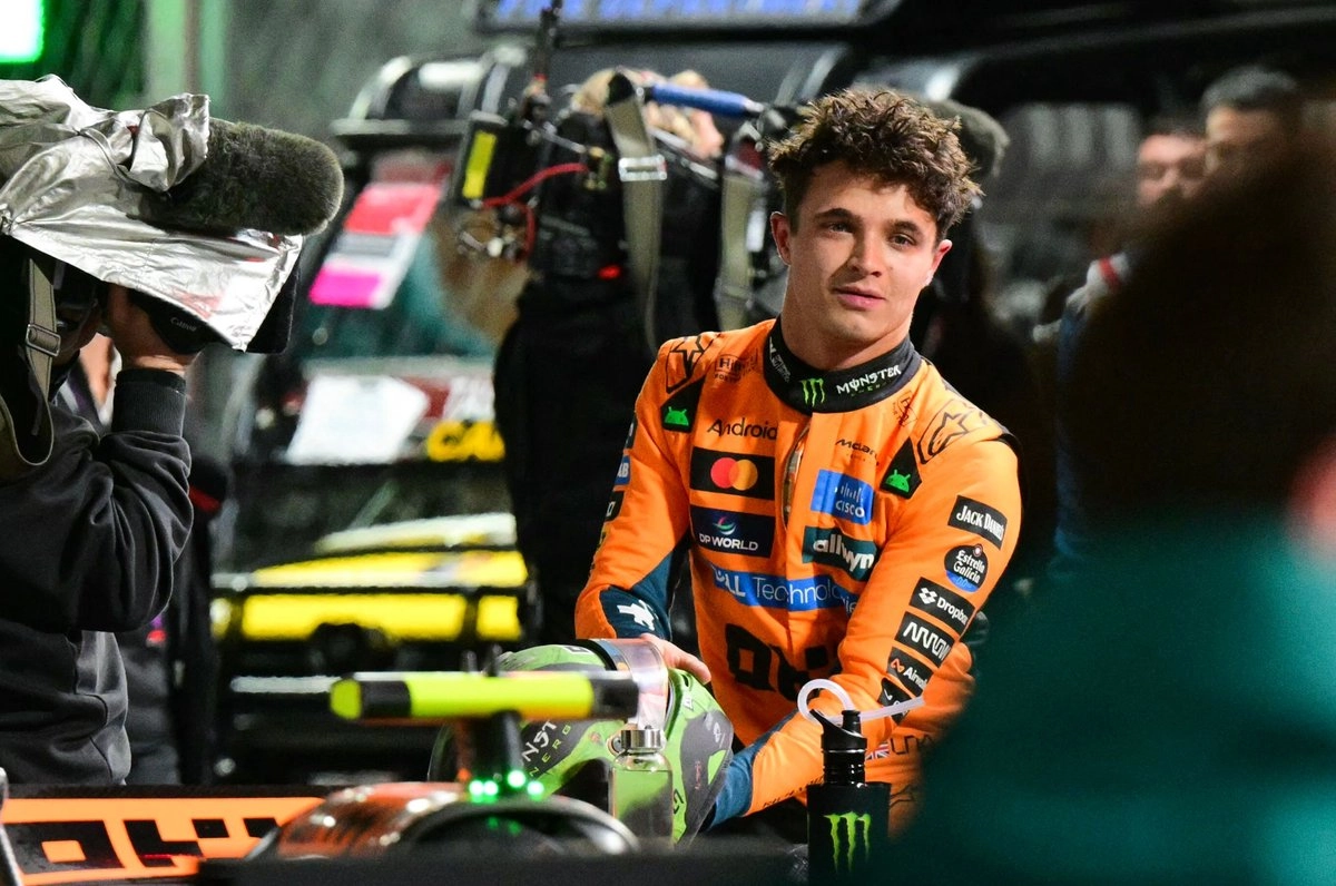 Norris le arrebató la pole en el último momento al neerlandés Max Verstappen (Red Bull), tercero en la clasificación general. Foto