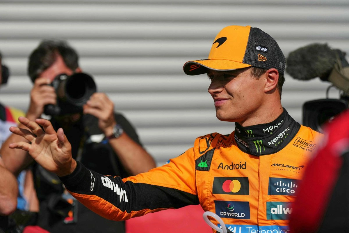 El piloto británico, Lando Norris, celebra tras conseguir la 'pole position' del Gran Premio de Bélgica de la Fórmula 1 en el circuito de Spa-Francorchamps, el 26 de julio de 2025. Foto  
