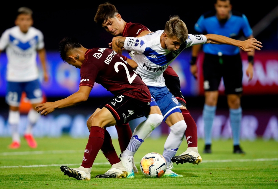 El partido se jugó en la chancha de Vélez Sarfield. Foto Afp 