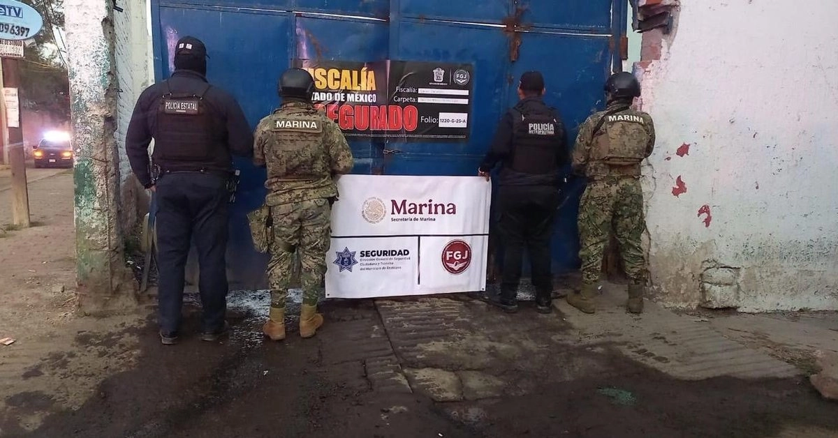 Elementos de la policía del estado de México, Defensa, Marina y Guardia Nacional clausuraron ayer pozos clandestinos de agua potable en 48 municipios de la entidad.