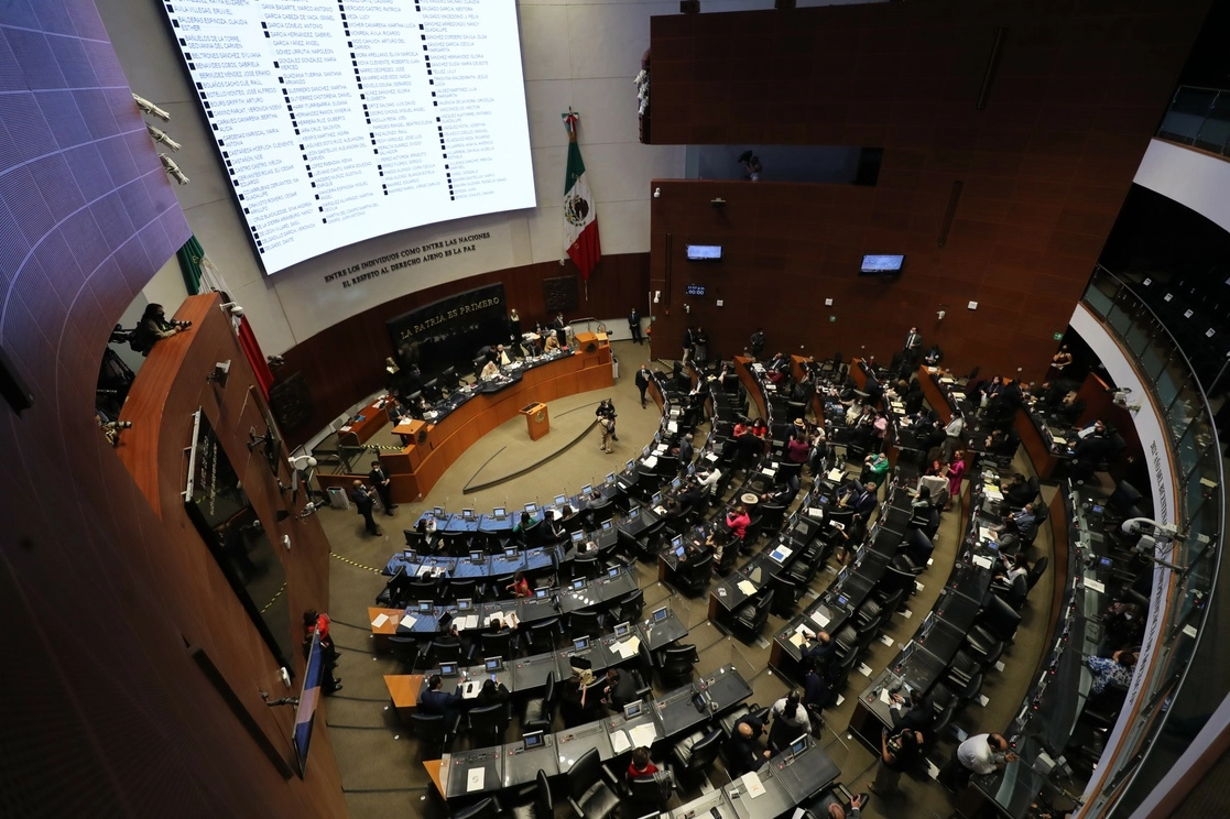Senadores durante sesión en San Lázaro, Ciudad de México, el 12 de octubre de 2021. Foto Roberto García Ortiz



