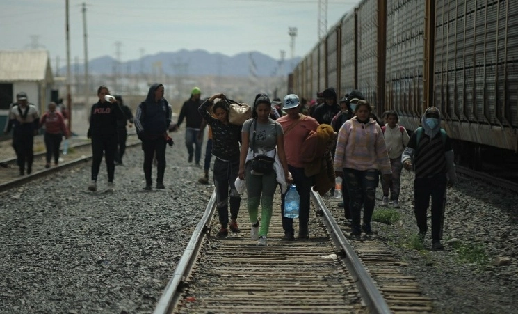 Cientos de migrantes en su mayoría venezolanos, esperan en la frontera mexicana recibir el asilo de Estados Unidos. Foto Cuartoscuro / Archivo