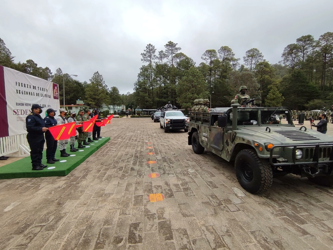 La Séptima Región Militar puso en marcha este lunes operaciones de seguridad “en áreas de alta incidencia delictiva para inhibir el tráfico de drogas, armas y trata de personas” en municipios ubicados en las zonas tsotsil, tzeltal y valles. Foto Elio Henríquez 
