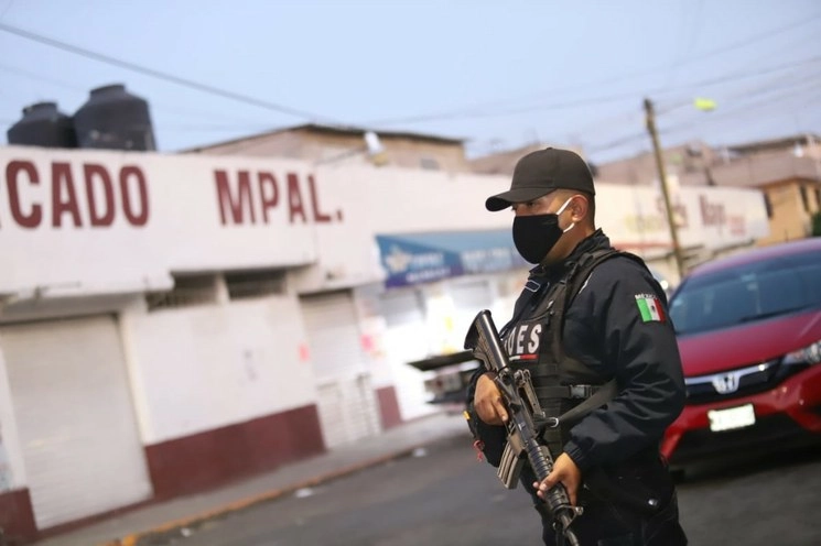 El gobierno municipal de Ecatepec desplegó operativos para evitar la instalación de 308 tianguis en la localidad, a partir de este martes y hasta el próximo 31 de mayo, como medida para evitar contagios de Covid-19. Foto ‘La Jornada’