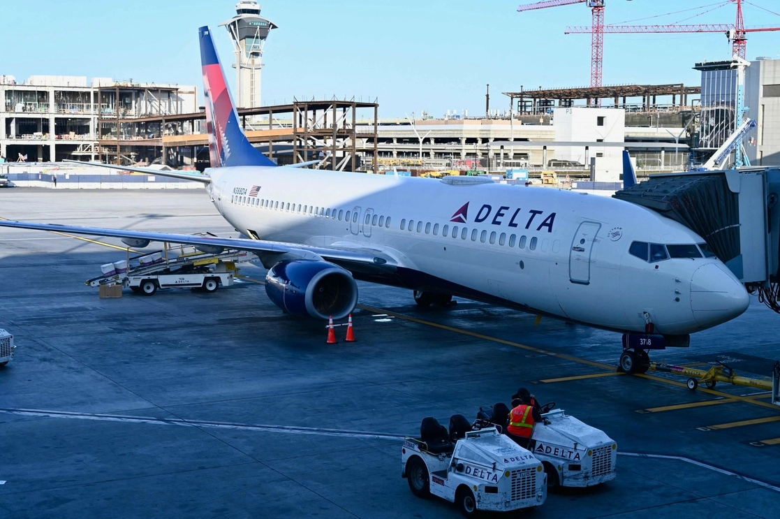 Un avión en el aeropuerto de California. Foto Afp