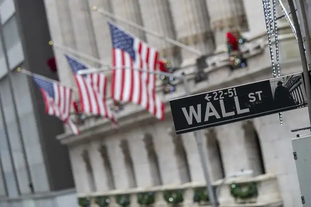 Wall Street abrió en picada y suspendió operaciones por el ánico por las consecuencias del coronavirus. Foto Ap 