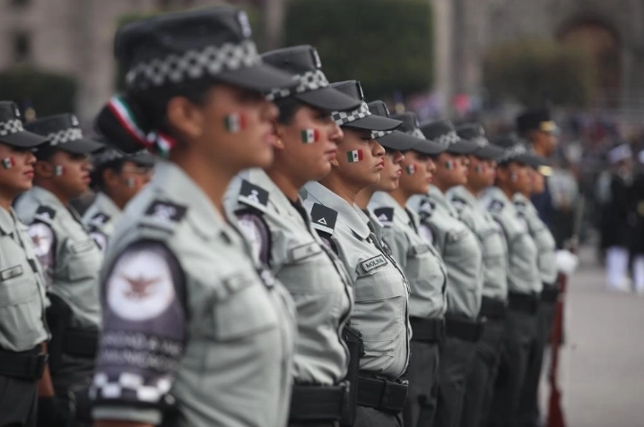 Elementos de la Guardia Nacional previo a un desfile militar en el Zócalo capitalino. Foto Yazmín Ortega Cortés / Archivo 