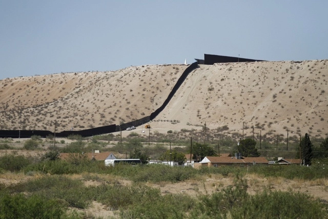 No está claro por qué se están encontrando más personas muertas en esa zona, pero muchos expertos dicen que los contrabandistas tratan a los migrantes con más dureza. Foto Ap