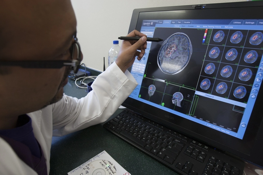 Un estudio, realizado por la Sociedad Estadunidense de Oncología Clínica, demostró que las mujeres corren un riesgo sustancialmente mayor de padecer efectos adversos severos, o sintomáticos, en diversos tratamientos contra el cáncer. Foto Cristina Rodríguez / Archivo