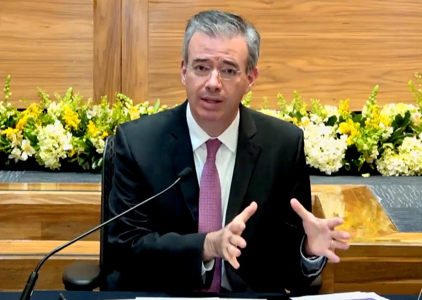 Alejandro Díaz de León en su última aparición como gobernador del banco central, el 8 de diciembre de 2021. Foto tomada del sitio de https://www.banxico.org.mx