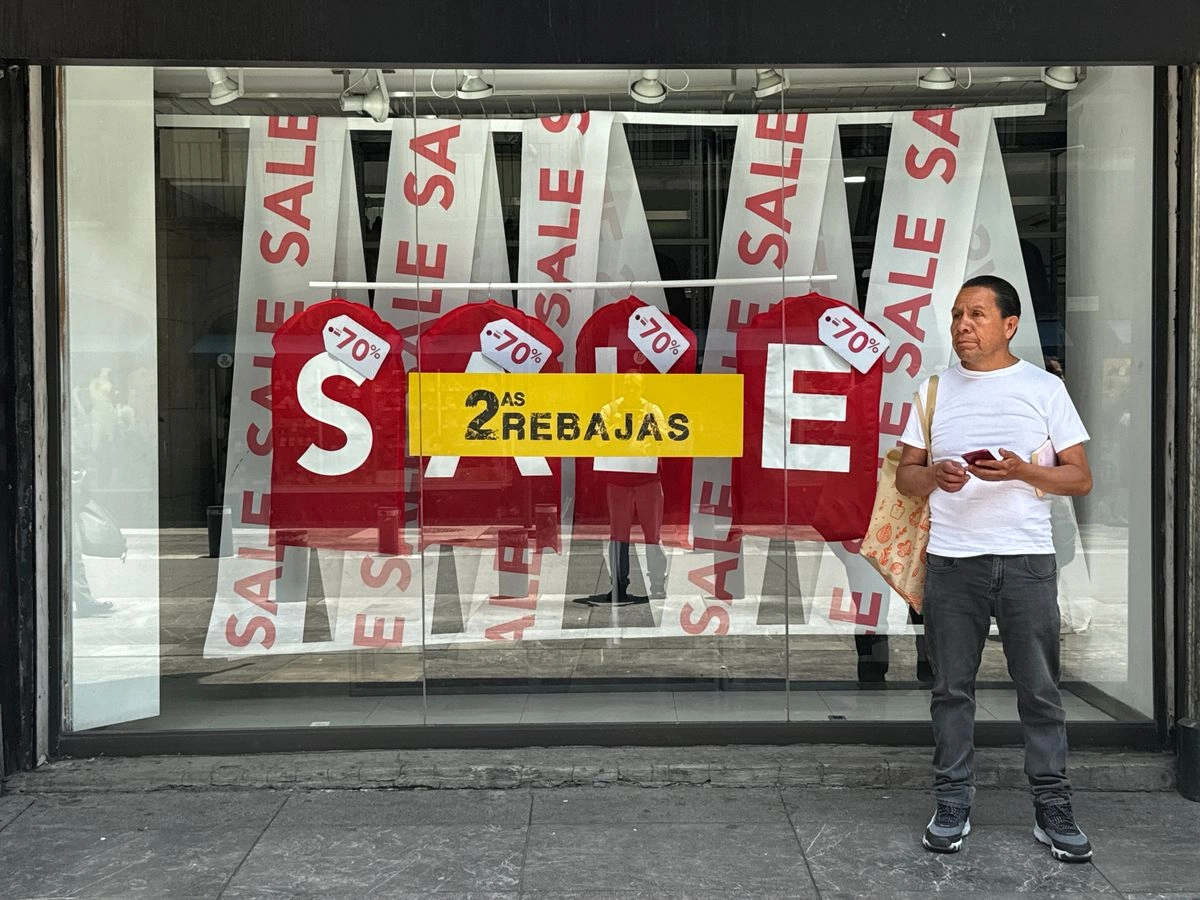 A tasa anual, el personal ocupado total cayó 0.2 por ciento, y las remuneraciones medias reales subieron 6.8 por ciento.