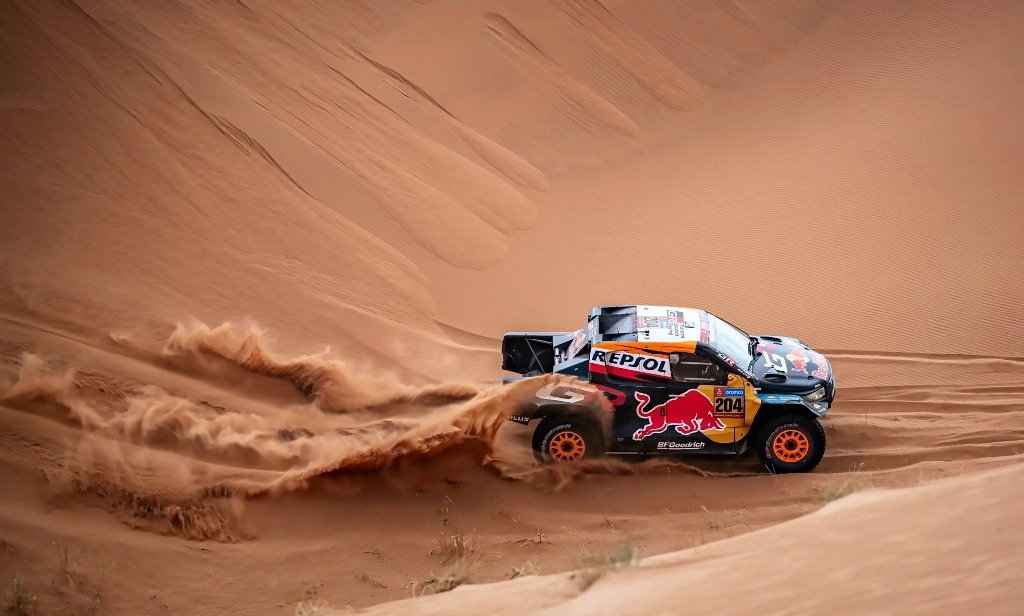 Henk Lategan ha sabido domar el feroz desierto árabe y está muy cerca de proclamarse campeón de este año en el Dakar. Cortesía Toyota Gazoo Racing