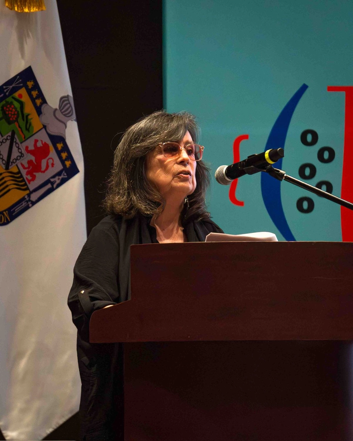 La escritora Laura Restrepo durante su participación en la FIL de Monterrey 2025