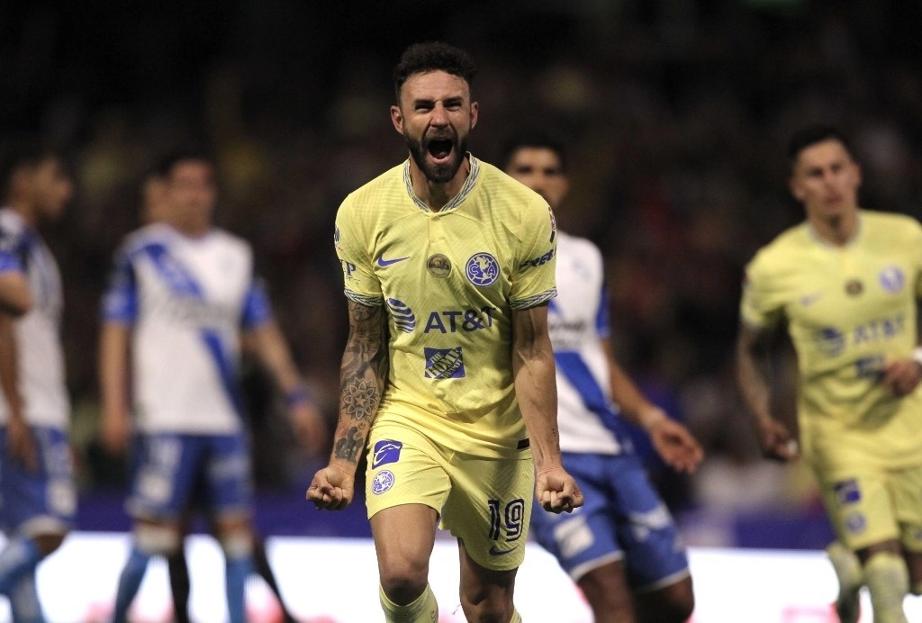 Además de superarse en las canchas, Layún también triunfó en temas de salud al vencer un cáncer. Foto Cuartoscuro
