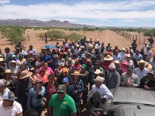 Ejidatarios de Buenaventura, Chihuahua, exigen la clausura de 12 pozos ilegales propiedad de la familia LeBarón. Foto La Jornada
