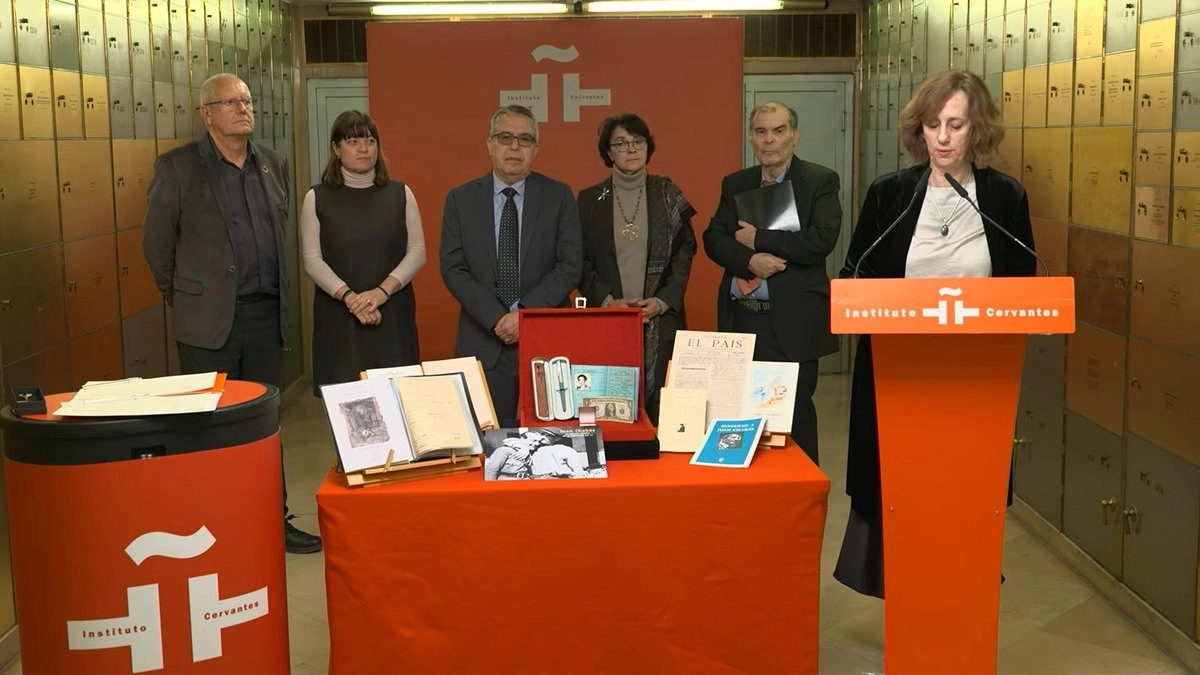 Acto de depósito del legado de Juan Chabás en la Caja de las Letras del Instituto Cervantes de Madrid, el 2 de diciembre de 2025.