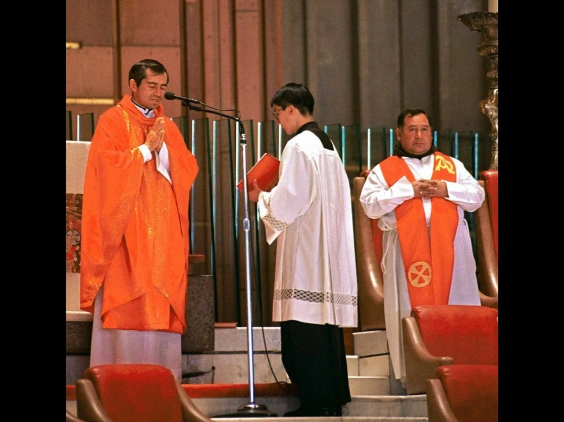 Por primera vez la congregación proporciona los nombres completos de algunos de los religiosos a los que les comprobó casos de abuso sexual de menores a escala global, lugares en que sucedieron los hechos y el estado ministerial actual. En la imagen, Legionarios de Cristo durante una misa en la Basilica de Guadalupe. Foto Cuartoscuro / Archivo
