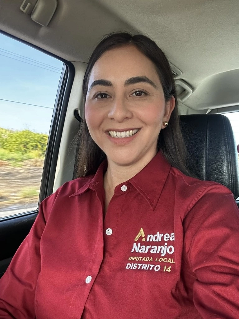 El vehículo en el que viajaba La diputada local de Colima, Andrea Naranjo, se accidentó en el municipio de Ixtlahuacán. Foto Tomada de https://www.facebook.com/p/Andrea-Naranjo-Alcaraz-100063705615010/?locale=es_LA
