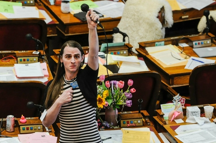 La legisladora de Montana, Zooey Zephyr, se ha convertido en una figura prominente por los derechos de las personas transgénero. Foto Ap 