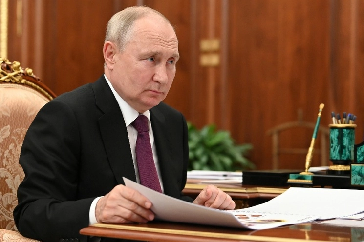 Legisladores de EU en La Haya señalaron que el presidente ruso, Vladimir Putin, está cometiendo crímenes contra la humanidad en Ucrania. En la imagen, el mandatario durante una reunión en Moscú, el 6 de septiembre de 2023. Foto Ap
  