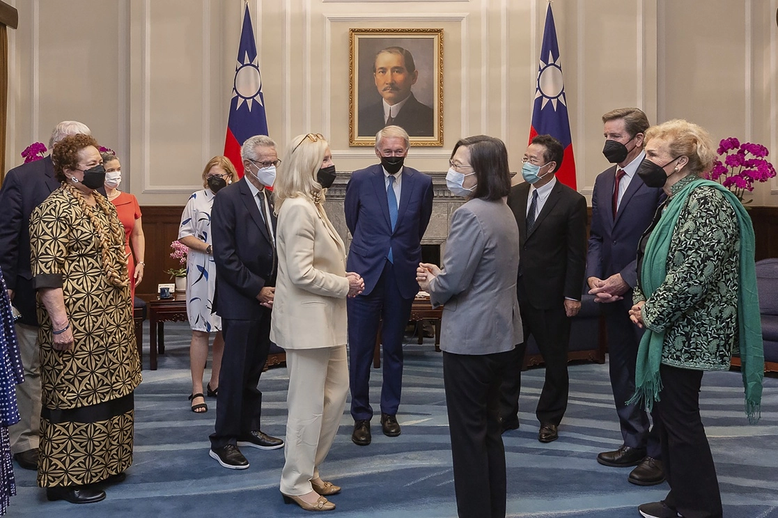La presidenta de Taiwán, Tsai Ing-wen, se reunió con una delegación de miembros del Congreso estadunidense, el 14 de agosto de 2022. Foto Presidencia de Taiwán vía Ap 