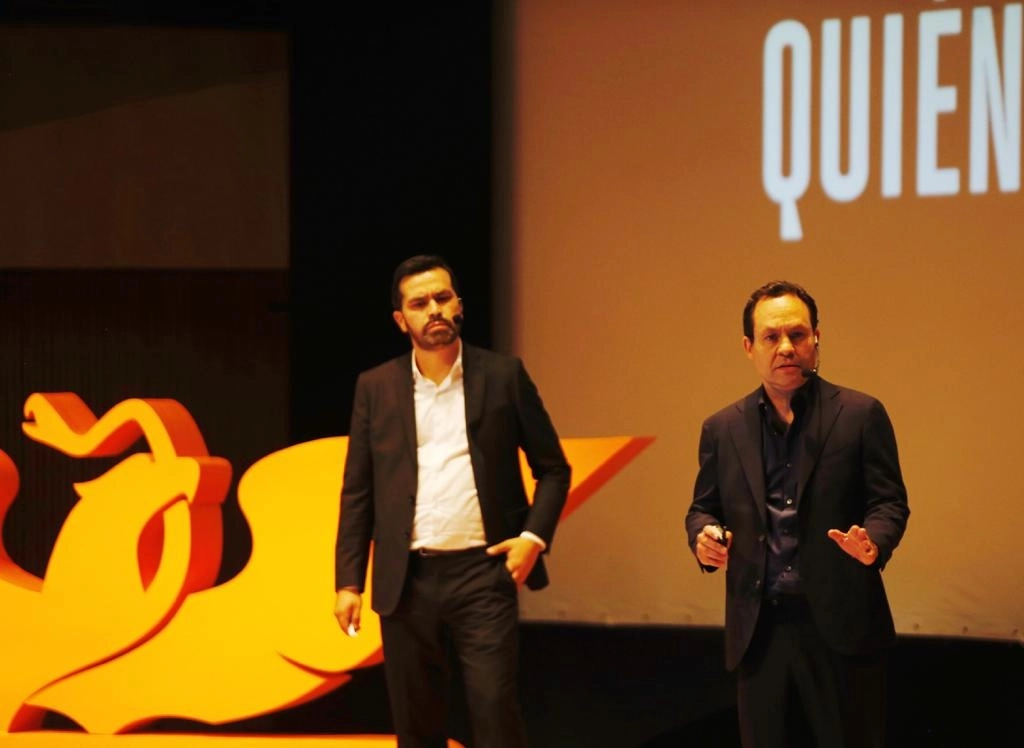 Los coordinadores de MC, en San Lázaro,  Jorge Álvarez (izq) y del Senado, Clemente Castañeda (der) durante la presentación del proyecto. Foto Guillermo Sologuren