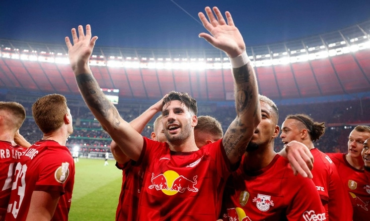 Al minuto 85, Dominik Szoboszlai marcó el segundo gol del RB Leipzig ante Eintracht Francfort, en la final de la copa alemana. Foto Afp