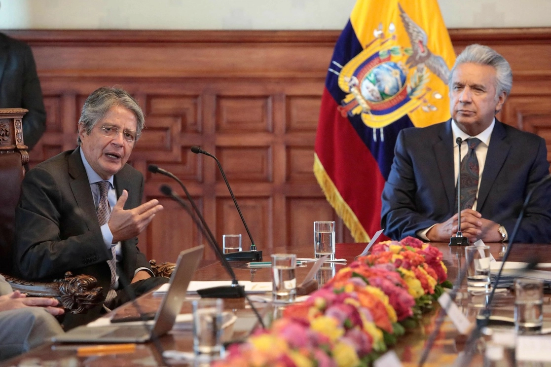 Lenin Moreno (derecha), presidente de Ecuador junto a Guillermo Lasso (izquierda), mandatario electo de ese país. Foto Ap