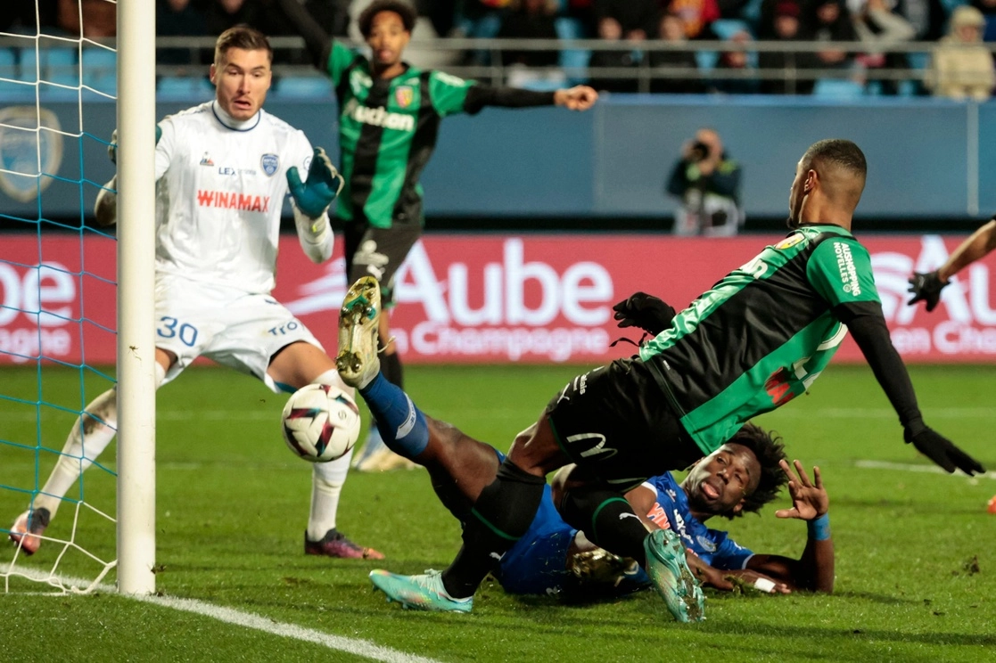 Lens llegó a 45 puntos en la Ligue 1, sólo por detrás del PSG que marcha con 47 unidades. Foto Afp 