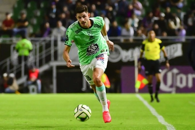 Una de las jugadas del encuentro. Foto León