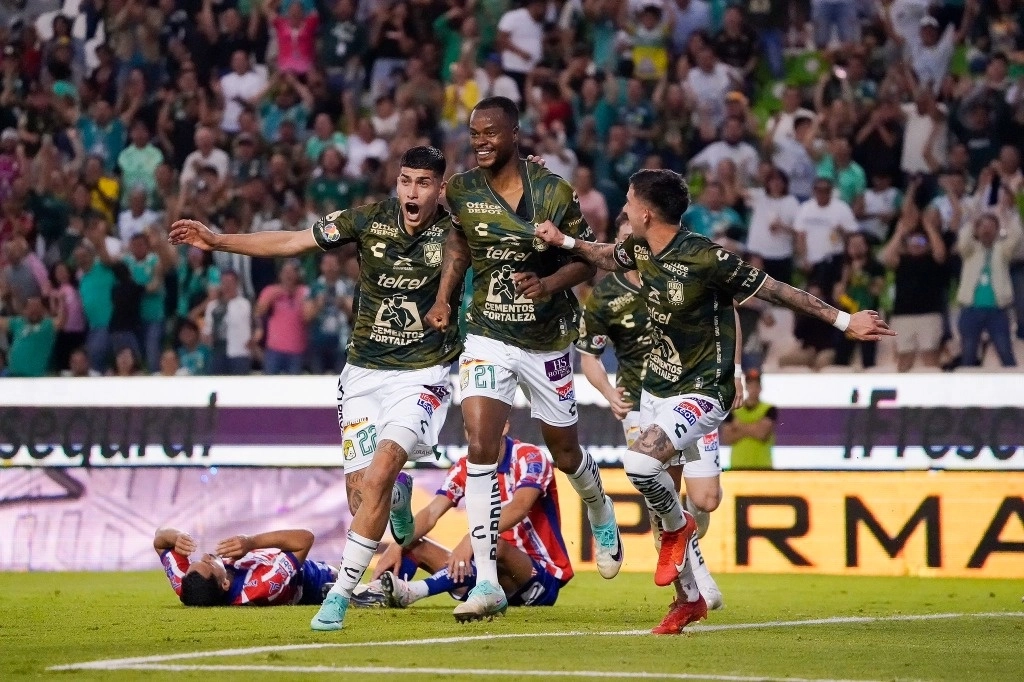 Jugadores del León celebran su triunfo. Foto Club León
