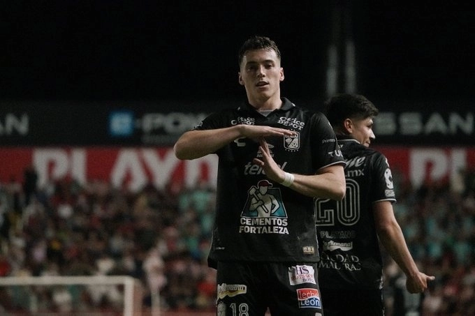 Con un gol de Federico Viñas en los últimos minutos, León rescató un valioso triunfo por 2-1 ante el Necaxa. Foto @clubleonfc