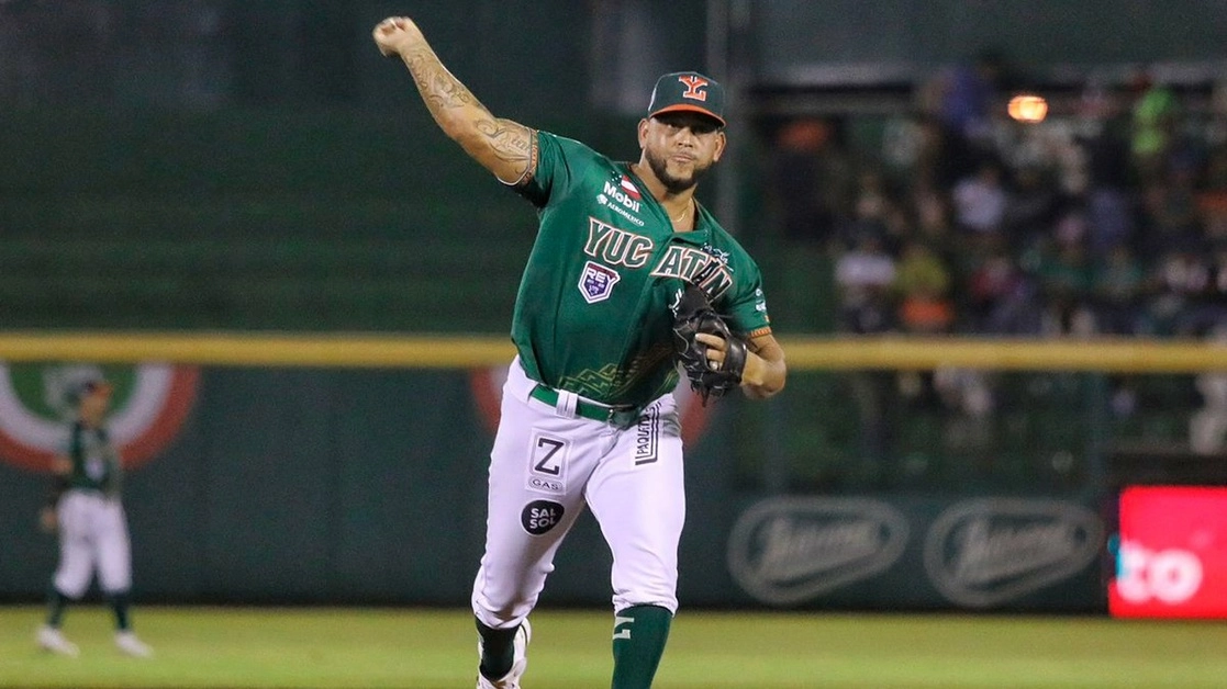 Henderson Álvarez se llevó la noche con su actuación en el tercer juego de la Serie del Rey. Foto tomada de Twitter @leonesdeyucatan
