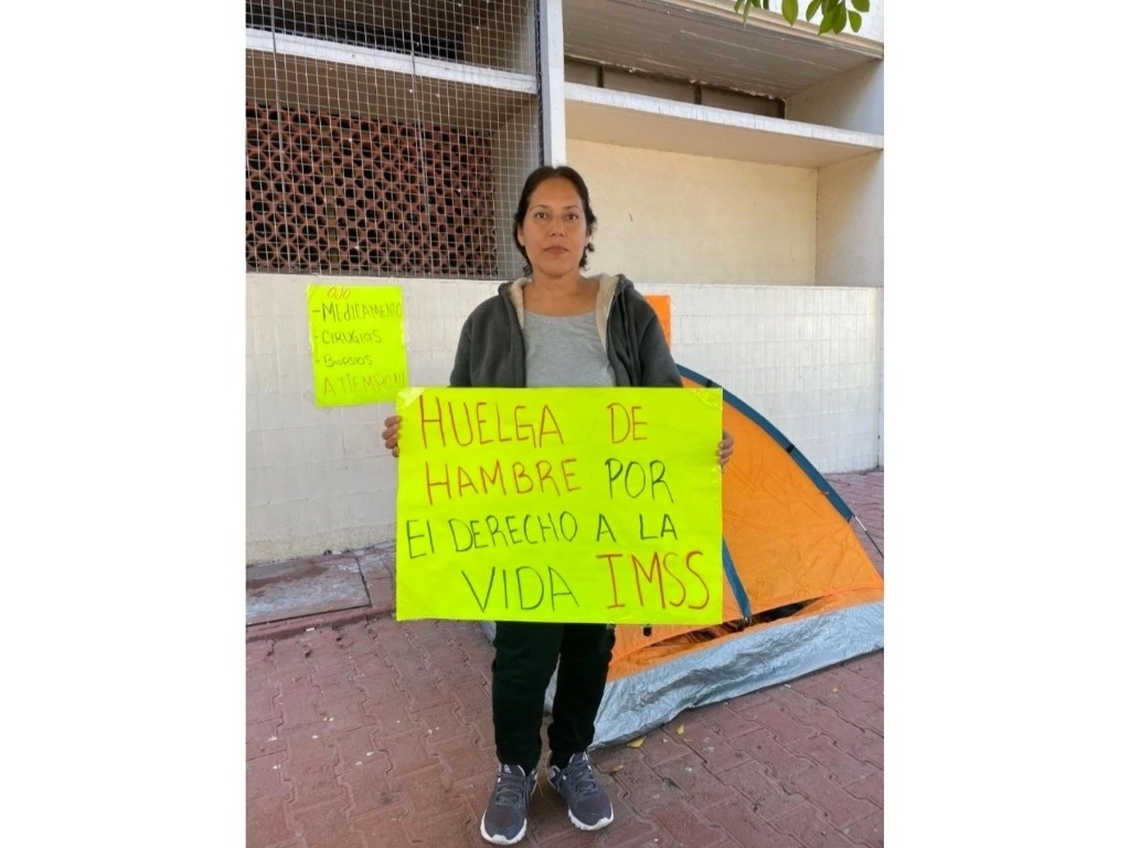 Marisela Barboza durante la  huelga de hambre que inició en el hospital 30 del IMSS. Foto Antonio Heras /Archivo