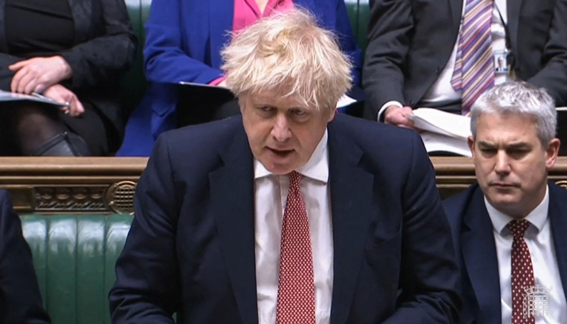 El primer ministro británico, Boris Johnson, planteó la situación de covid-19 en el país, en la Cámara de los Comunes, en Londres, el 21 de febrero de 2022. Foto Afp
