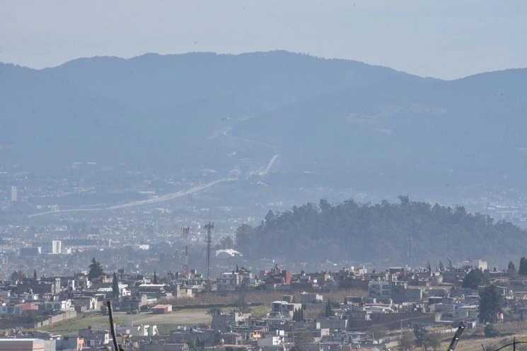 Después de los festejos de Año Nuevo, ayer la Secretaría de Medio Ambiente activó la Fase II de Contingencia Ambiental en las Zonas Metropolitanas del Valle de Toluca y Santiago Tianguistenco. Foto Cuartoscuro