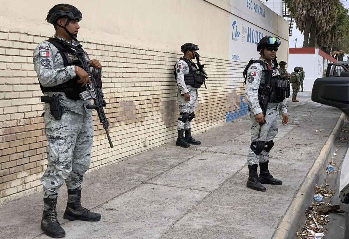 Las autoridades mexicanas buscan a cuatro ciudadanos estadunidenses reportados por la FBI como secuestrados en la ciudad fronteriza de Matamoros, después de que hombres armados abrieron fuego contra el vehículo en el que viajaban. Foto Ap 
