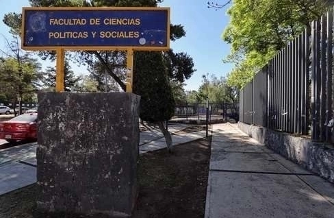 En la reunión estuvieron presentes algunos estudiantes de CCH Naucalpan, quienes relataron de qué forma ocurrió la agresión de un grupo de porros sucedida el 8 de mayo frente  a ese plantel de bachillerato, en la cual perdió la vida un alumno de la Facultad de Estudios Superiores Acatlán, de nombre Oscar Yael García Alarcón. Foto Marco Peláez/ Archivo 