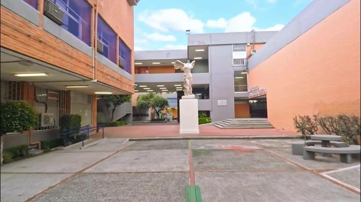 Aspecto interno de las instalaciones de la Facultad de Artes y Diseño de la UNAM. Imagen tomada de su sitio en Facebook

